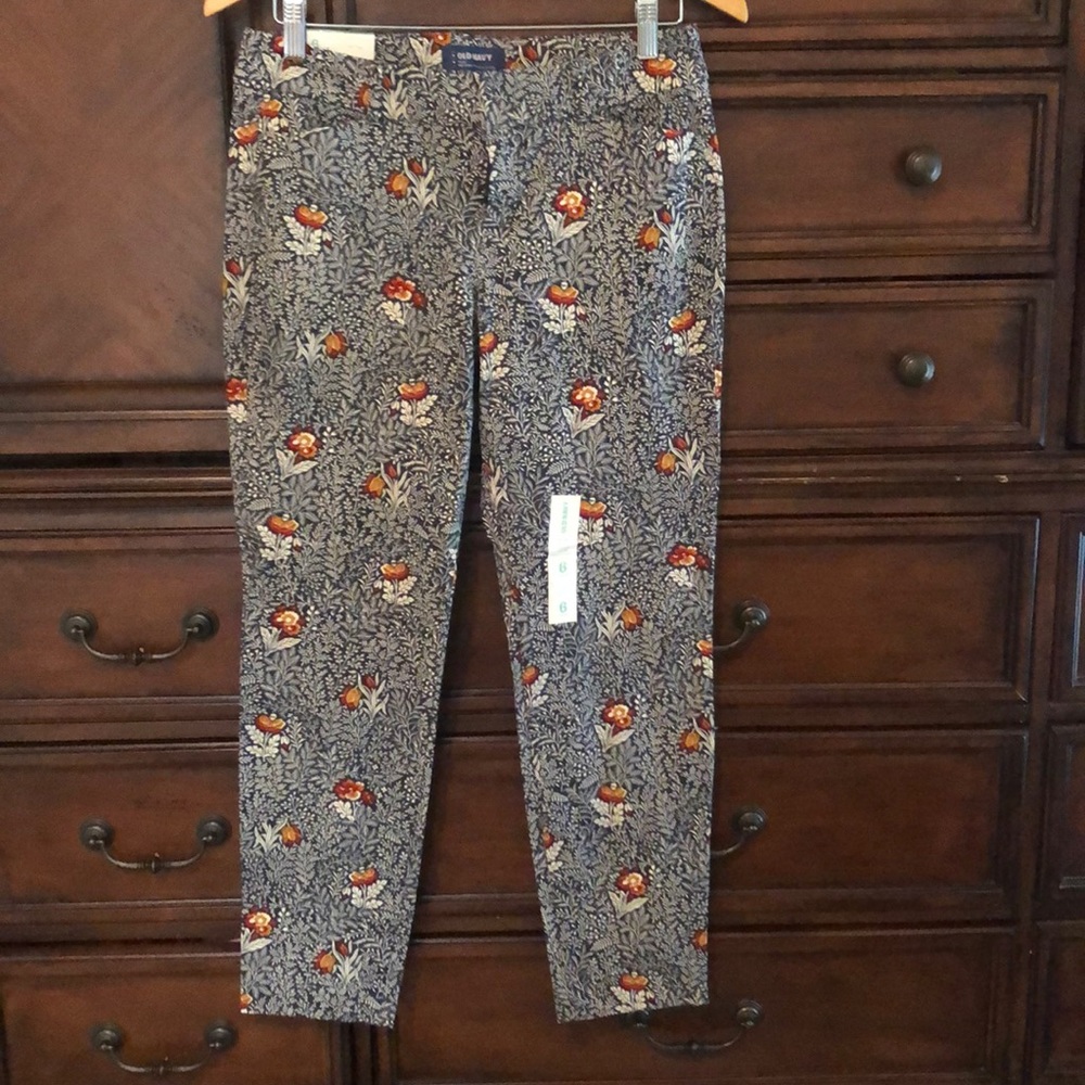 New with tag floral Old Navy Pixie ankle pant Sz 6